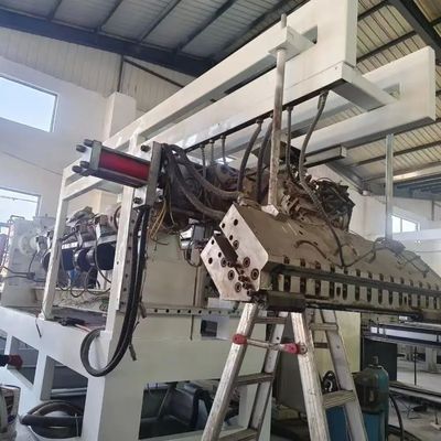 220V / 380V مادة بلاستيكية مزدوجة المسمار محفز مع نظام القيادة الخدمية و 33 1 طول المسمار